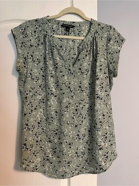 41 Hawthorn Sage Green Floral Cap-Sleeve Blouse